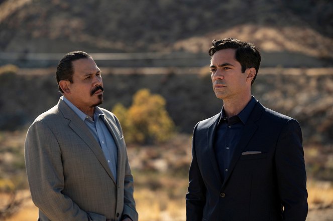 Mayans M.C. - The Orneriness of Kings - Photos - Emilio Rivera, Danny Pino