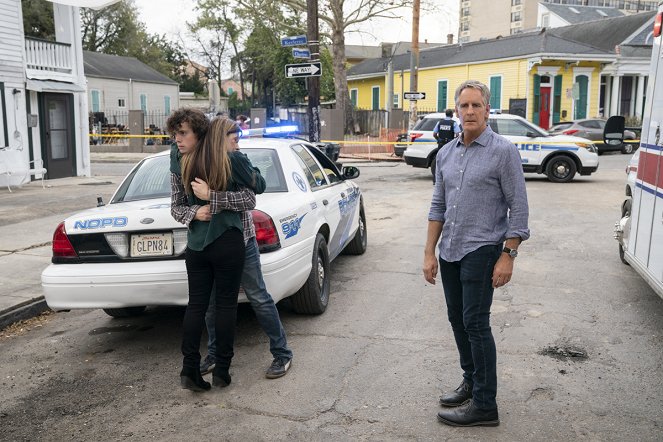 NCIS: New Orleans - Season 7 - Runs in the Family - Photos - Drew Scheid, Scott Bakula
