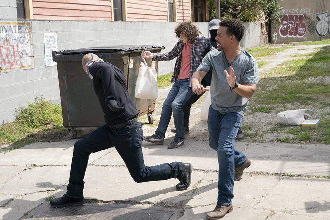 NCIS: New Orleans - Season 7 - Runs in the Family - Van film - Drew Scheid, Jason Alan Carvell