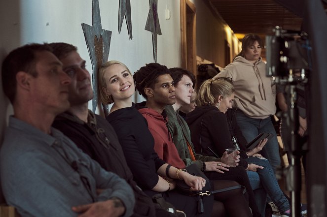 Ragnarök - Season 1 - Dreharbeiten - Theresa Frostad Eggesbø, Tani Dibasey, Jonas Strand Gravli