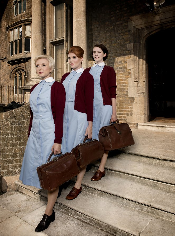 Call the Midwife - Ruf des Lebens - Jedes Ende ist ein Anfang - Werbefoto - Helen George, Emerald Fennell, Charlotte Ritchie