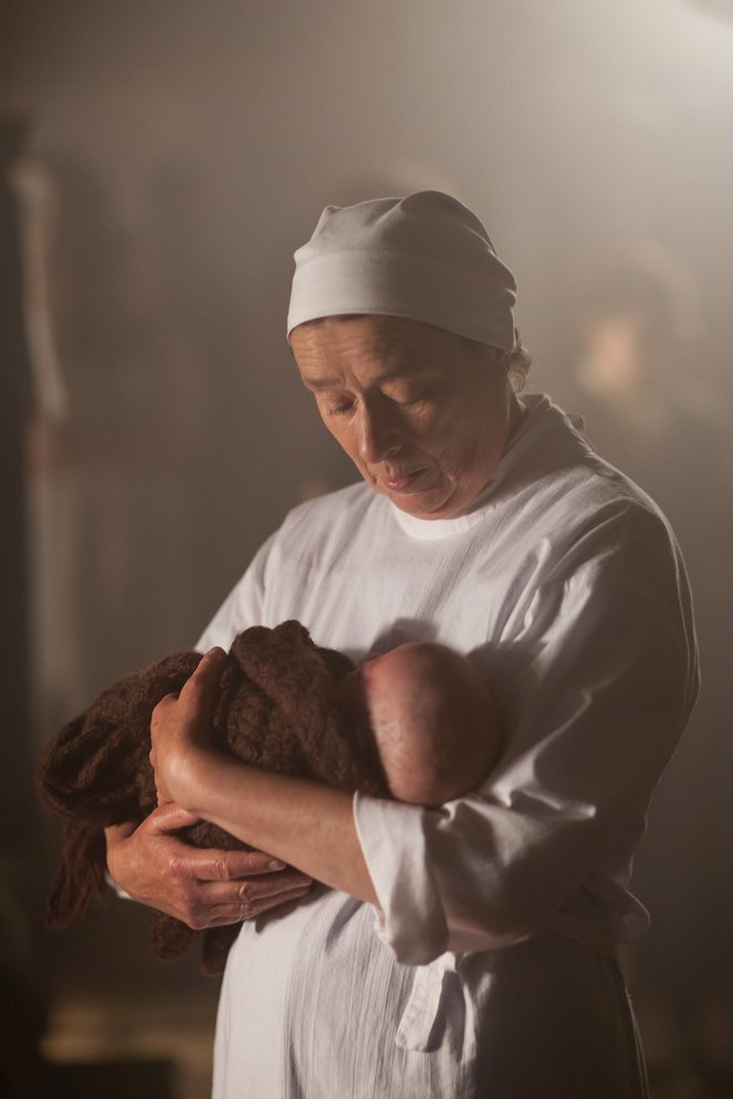 Call the Midwife - Season 4 - Episode 3 - Photos - Linda Bassett