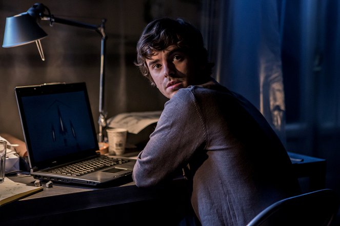 Velká španělská loupež - Z filmu - Freddie Highmore