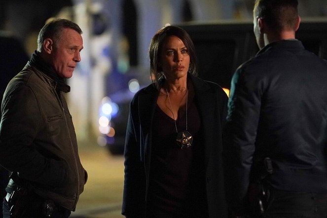 Chicago P.D. - The Right Thing - Photos - Jason Beghe, Nicole Ari Parker