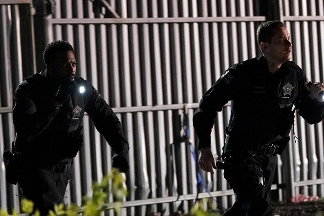 Chicago P.D. - Season 8 - The Other Side - Photos - Laroyce Hawkins, Jesse Lee Soffer