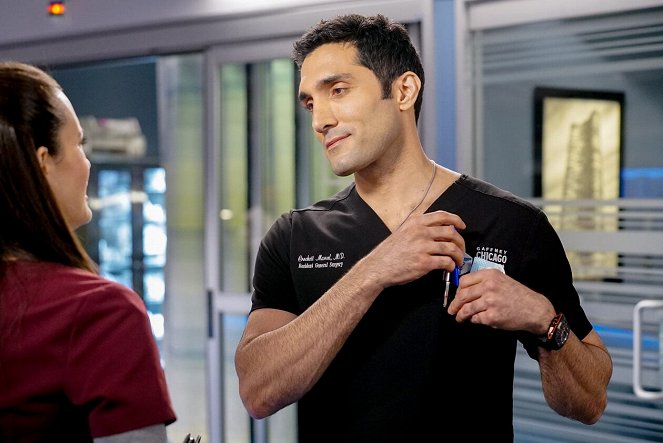 Chicago Med - Letting Go Only to Come Together - De la película - Dominic Rains