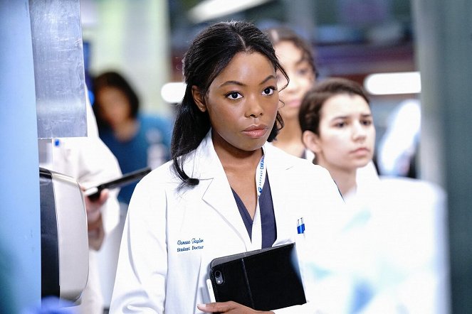 Chicago Med - A Red Pill, a Blue Pill - Film - Asjha Cooper
