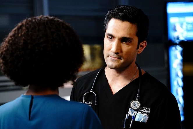 Chicago Med - Stories, Secrets, Half-Truths and Lies - Photos - Dominic Rains
