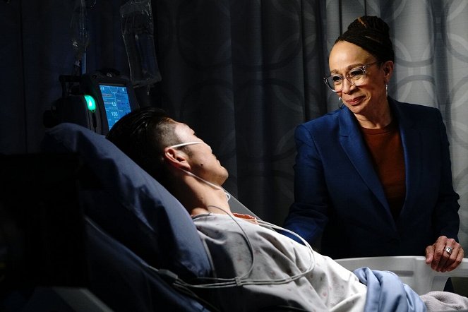 Chicago Med - I Will Come to Save You - Photos - S. Epatha Merkerson