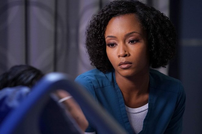 Chicago Med - I Will Come to Save You - Photos - Yaya DaCosta