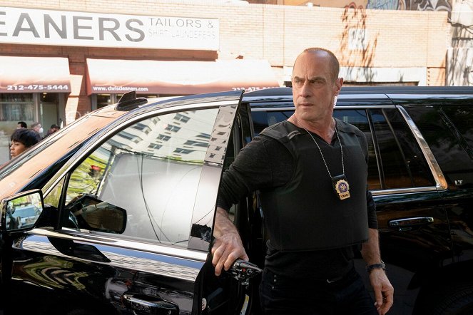 Law & Order: Organized Crime - Season 1 - Everybody Takes A Beating Sometime - De la película - Christopher Meloni