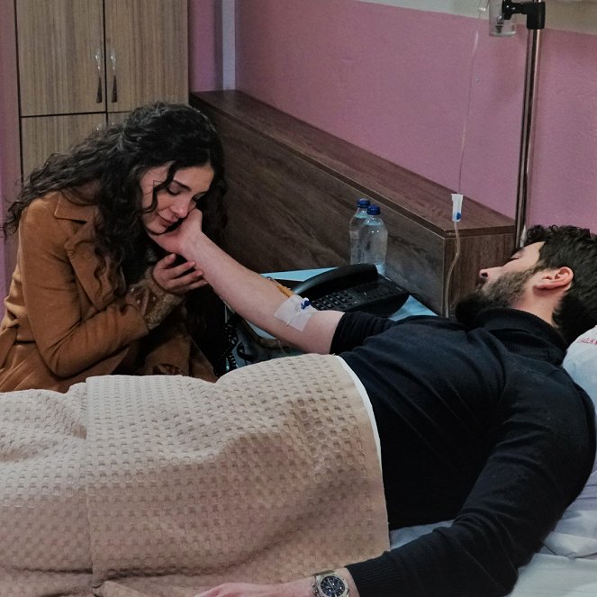 Inconstant Love - Episode 19 - Photos - Ebru Şahin