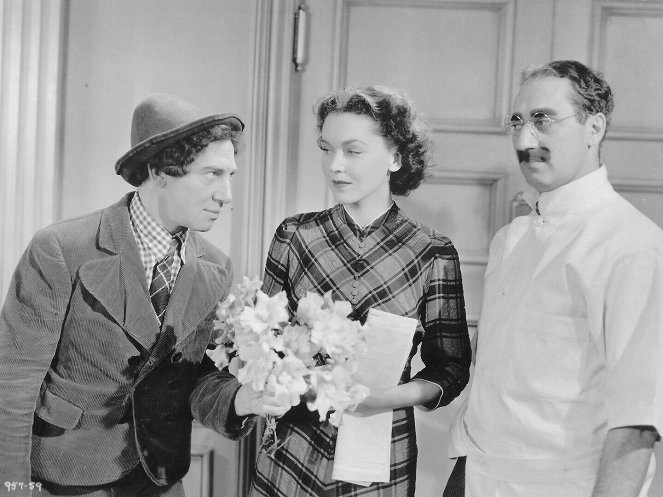 Botrány az ügetőn - Filmfotók - Chico Marx, Maureen O'Sullivan, Groucho Marx