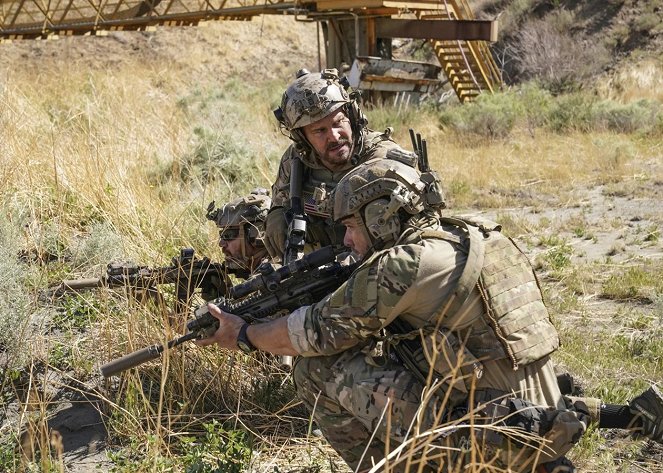 SEAL Team - Schlacht an der Pipeline - Filmfotos - Scott Foxx, David Boreanaz, Max Thieriot