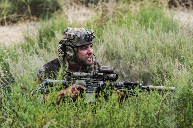 SEAL Team - Season 4 - One Life to Live - Photos - Max Thieriot