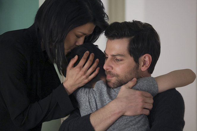 A Million Little Things - United Front - Z filmu - Grace Park, David Giuntoli