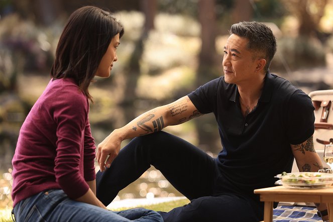 A Million Little Things - Season 3 - No One Is to Blame - Photos - Grace Park, Terry Chen