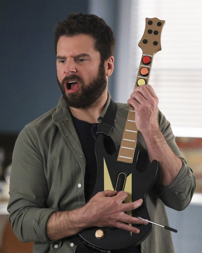 A Million Little Things - Season 3 - No One Is to Blame - Photos - James Roday Rodriguez