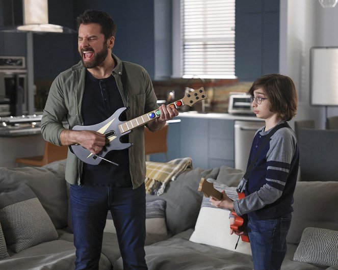 A Million Little Things - Season 3 - No One Is to Blame - Photos - James Roday Rodriguez