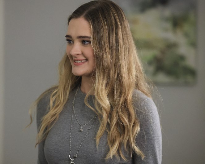 A Million Little Things - Justice: Part 1 - Van film - Lizzy Greene