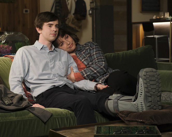 The Good Doctor - Forgive or Forget - Photos - Freddie Highmore, Paige Spara