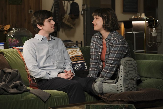 The Good Doctor - Forgive or Forget - Photos - Freddie Highmore, Paige Spara