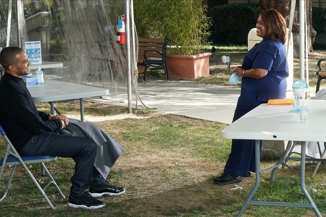 Grey's Anatomy - Die jungen Ärzte - Season 17 - Traditionen - Dreharbeiten - Jesse Williams, Chandra Wilson