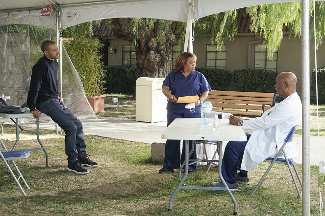 Grey's Anatomy - Haie d'honneur - Film - Jesse Williams, Chandra Wilson, James Pickens Jr.