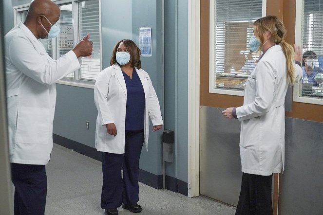 Grey's Anatomy - Someone Saved My Life Tonight - Photos - James Pickens Jr., Chandra Wilson, Ellen Pompeo
