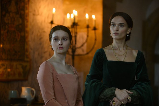 Anne Boleyn - Episode 1 - Filmfotos - Lola Petticrew, Anna Brewster