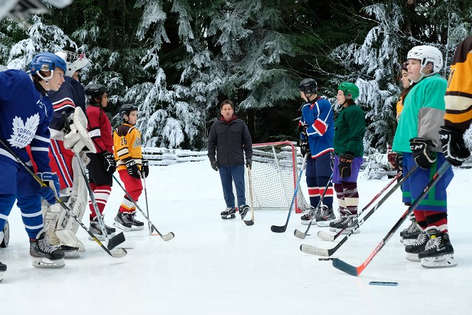 The Mighty Ducks: Game Changers - Pond Hockey - Do filme