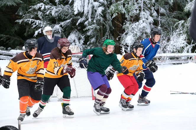 The Mighty Ducks: Game Changers - Pond Hockey - Do filme