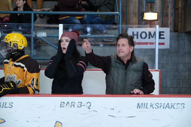 The Mighty Ducks: Game Changers - Season 1 - Change on the Fly - Filmfotos - Lauren Graham, Emilio Estevez