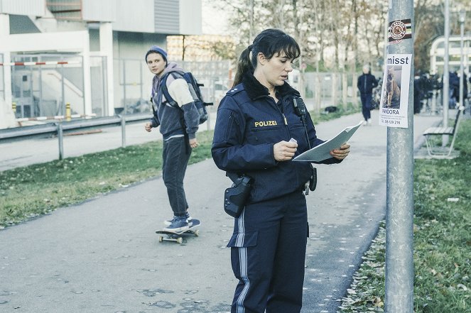 Polizeiruf 110 - Frau Schrödingers Katze - Kuvat elokuvasta - Luna Jordan, Verena Altenberger