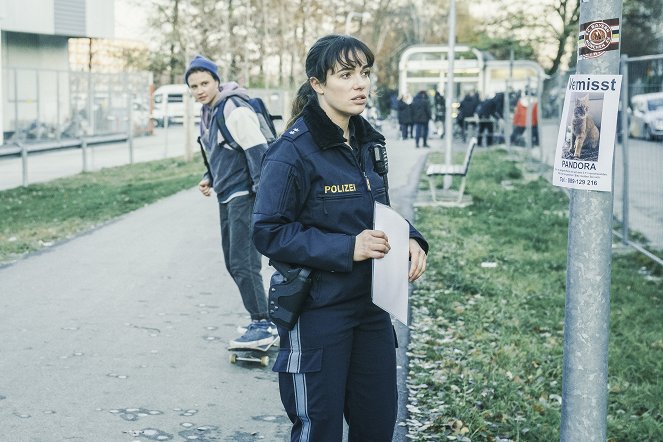 Volejte policii 110 - Z filmu - Luna Jordan, Verena Altenberger
