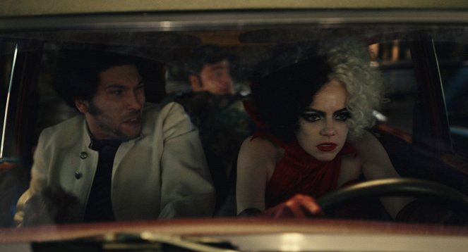 Cruella - Van film - Joel Fry, Emma Stone