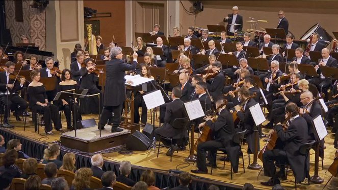 Česká filharmonie - L. Berio a A. Dvořák - Kuvat elokuvasta