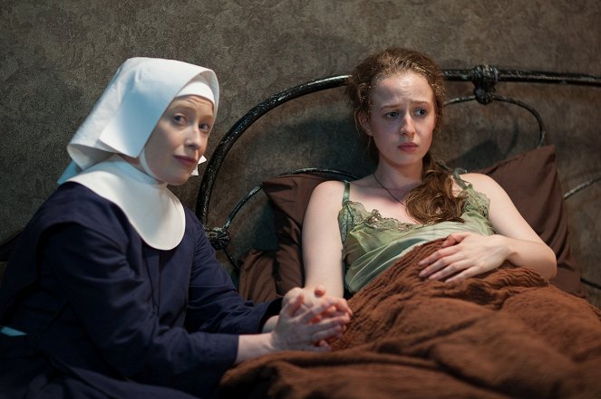 Call the Midwife - Ruf des Lebens - Season 4 - Der Stammhalter - Filmfotos - Victoria Yeates, Holli Dempsey