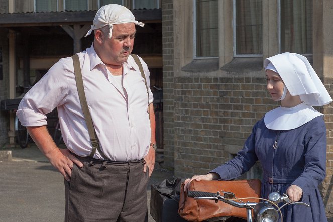 Call the Midwife - Episode 5 - Van film - Cliff Parisi, Bryony Hannah