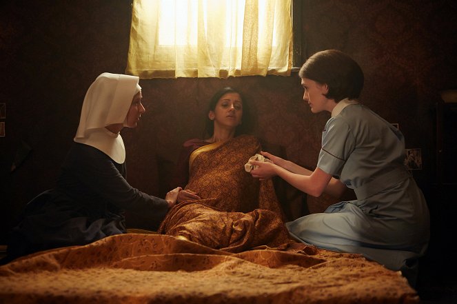 Call the Midwife - Episode 5 - Photos - Bryony Hannah, Manjinder Virk, Charlotte Ritchie