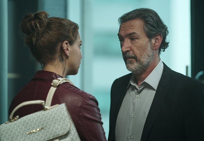 Kuka tappoi Saran? - Season 1 - Hyviä vai pahoja ihmisiä - Kuvat elokuvasta - Ginés García Millán