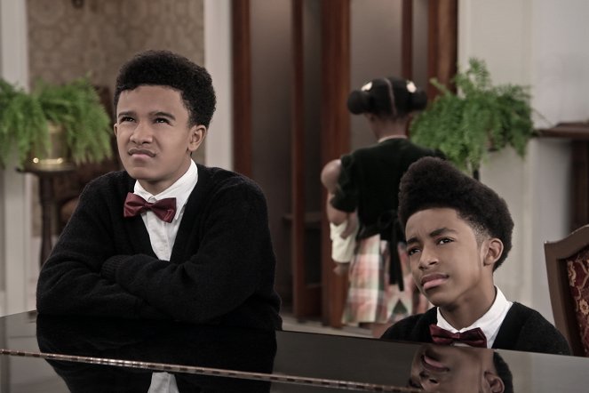 Family Reunion - Remember When M'Dear Changed History? - Van film - Cameron J. Wright, Isaiah Russell-Bailey