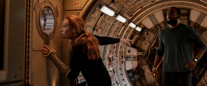 Stowaway - De la película - Toni Collette, Shamier Anderson