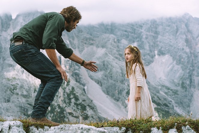Alpesi őrjárat - Az őrzők - A rejtélyes kislány - Filmfotók - Daniele Liotti, Mia McGovern Zaini