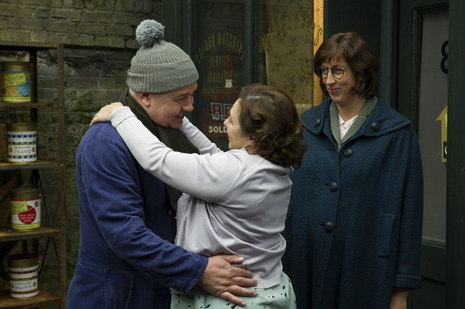 Call the Midwife - Le Remède miracle - Film - Cliff Parisi, Annabelle Apsion, Miranda Hart
