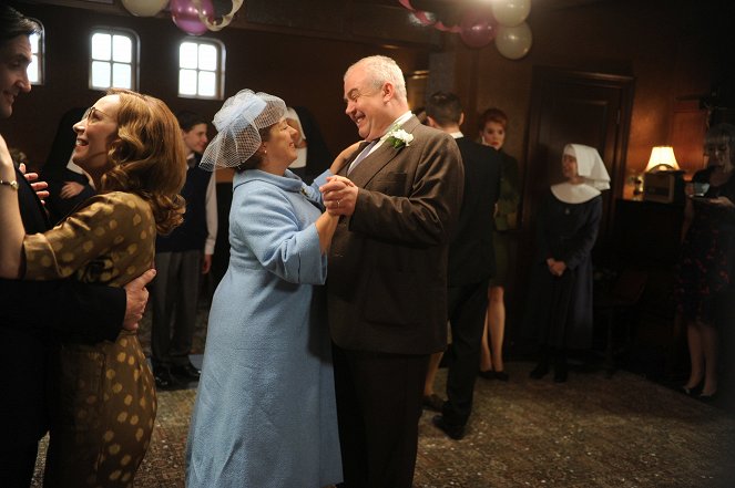 Call the Midwife - Episode 8 - Photos - Laura Main, Annabelle Apsion, Cliff Parisi