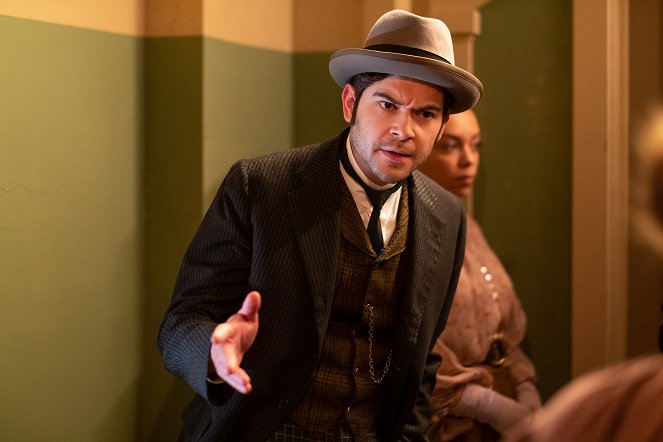 Murdoch Mysteries - The Ministry of Virtue - Photos - Daniel Maslany