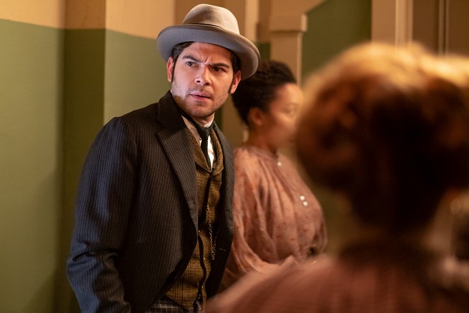 Murdoch Mysteries - The Ministry of Virtue - Photos - Daniel Maslany