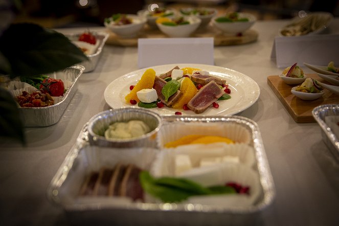 Secrets of Your Airline Food - Photos