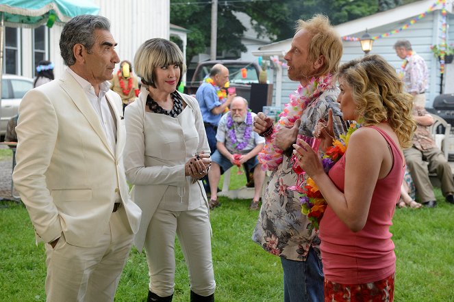 Schitt's Creek - Honeymoon - Photos